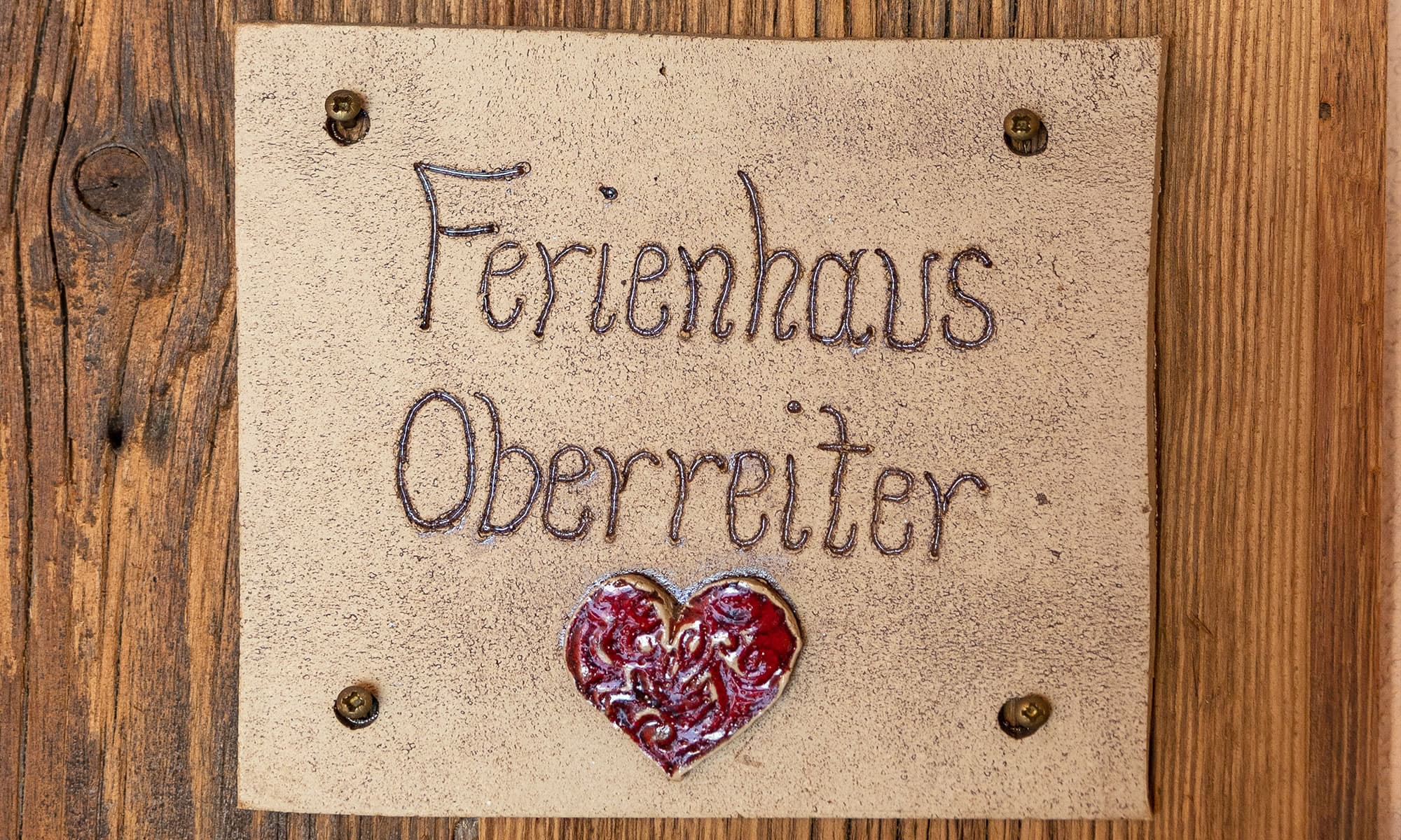 Ferienhaus Oberreiter door sign